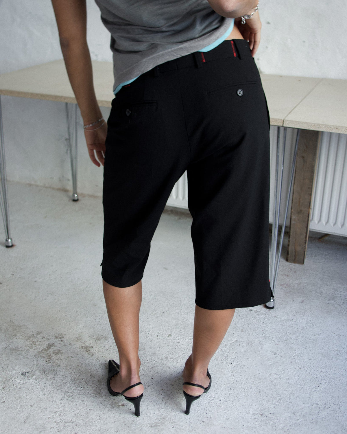 BLACK SLIT CAPRIS Re;incarnated