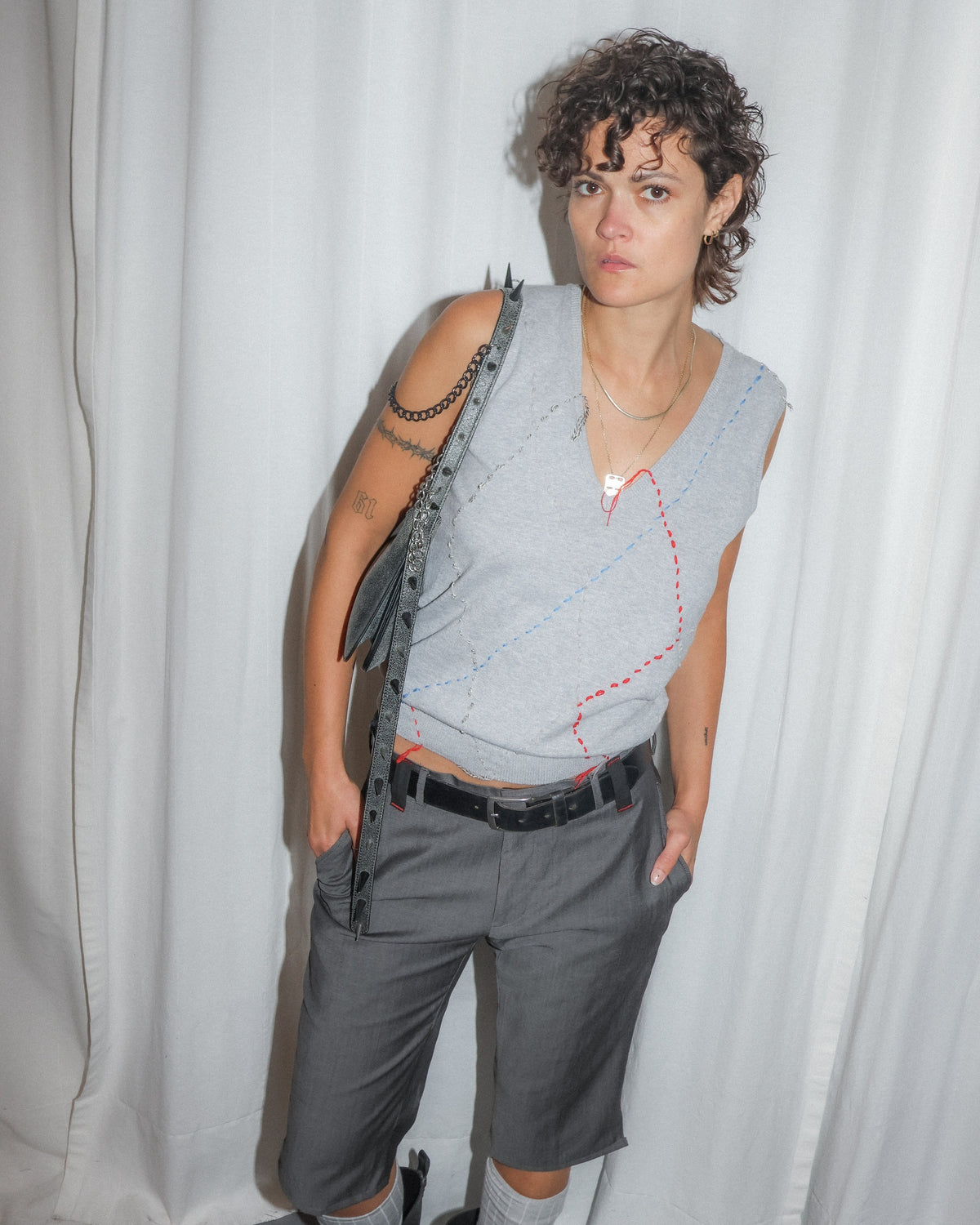 GREY EMBROIDERY VEST Studio Stars