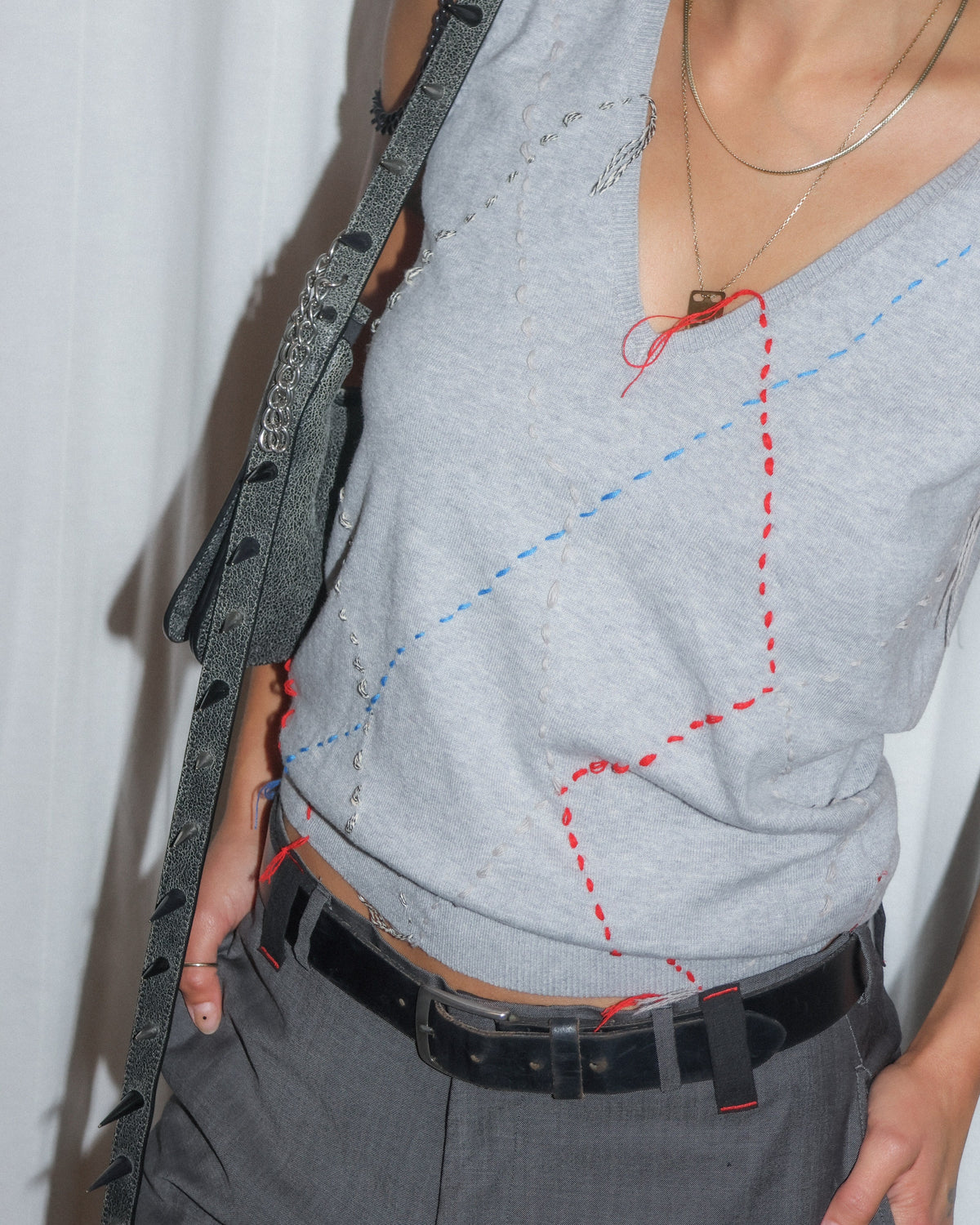 GREY EMBROIDERY VEST Studio Stars