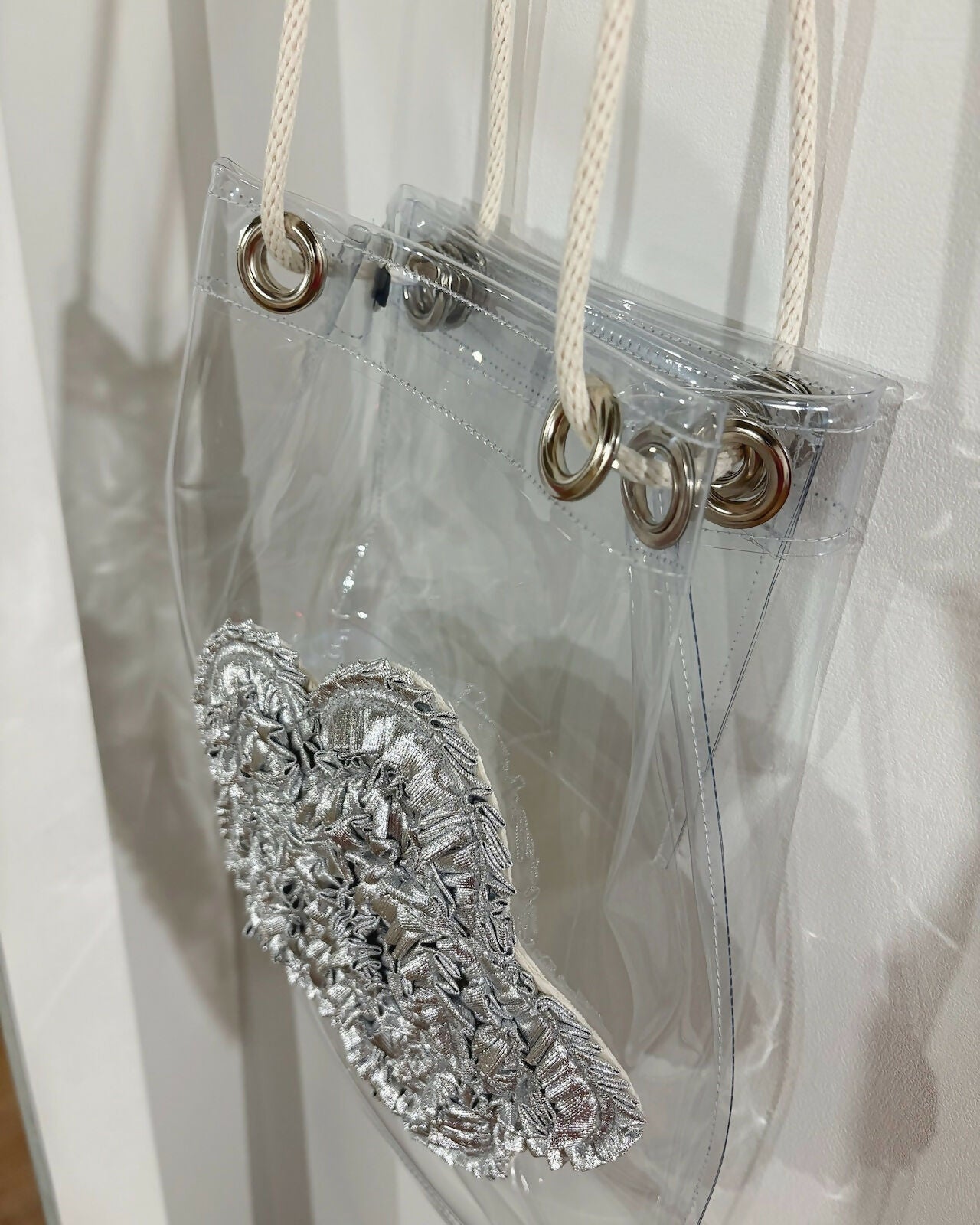 PVC VINYL x SOLID-DECORATION METALLIC FLOWER DRAWSTRING BAG Studio Stars