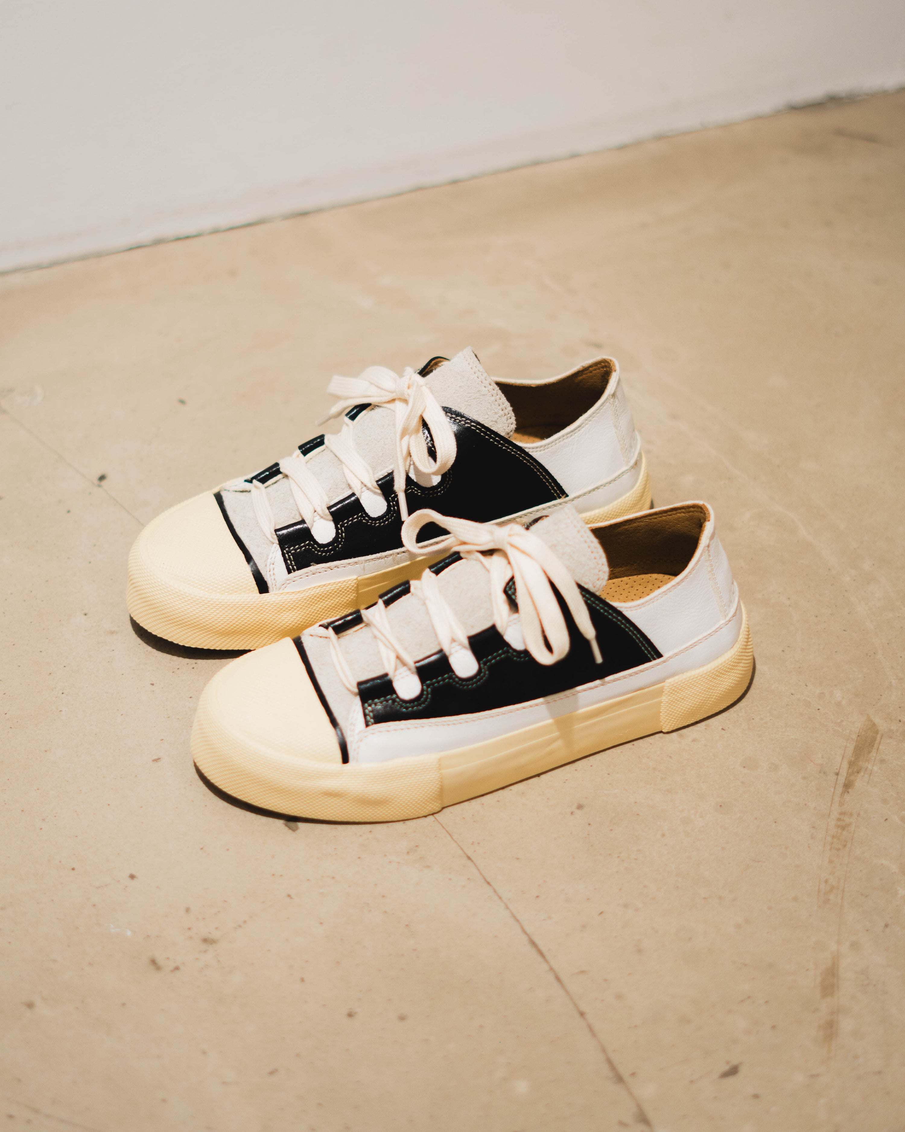 TARMAC PLUS - WHITE BLACK YTS Studio Stars