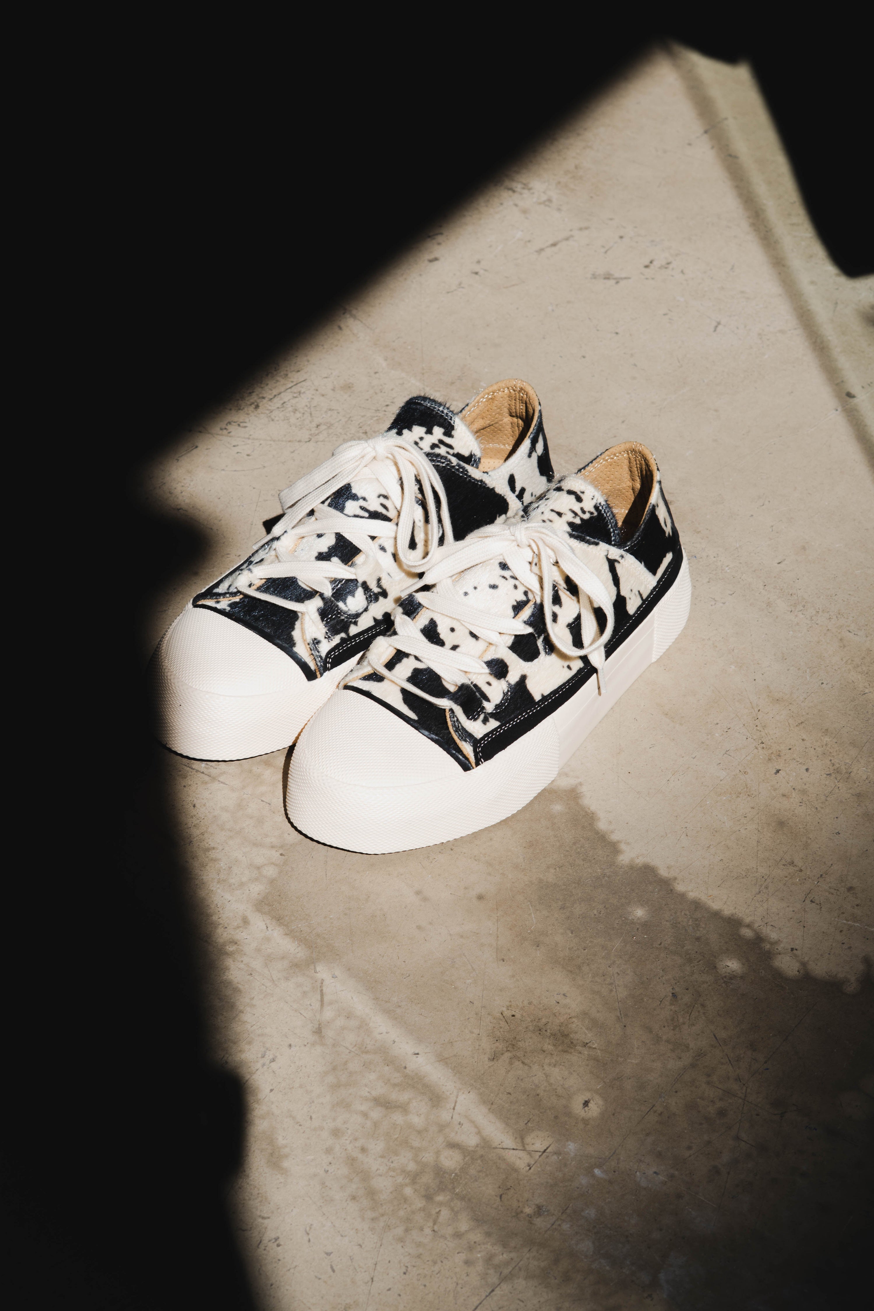 TARMAC STUDIO STARS - COW WOLLOW