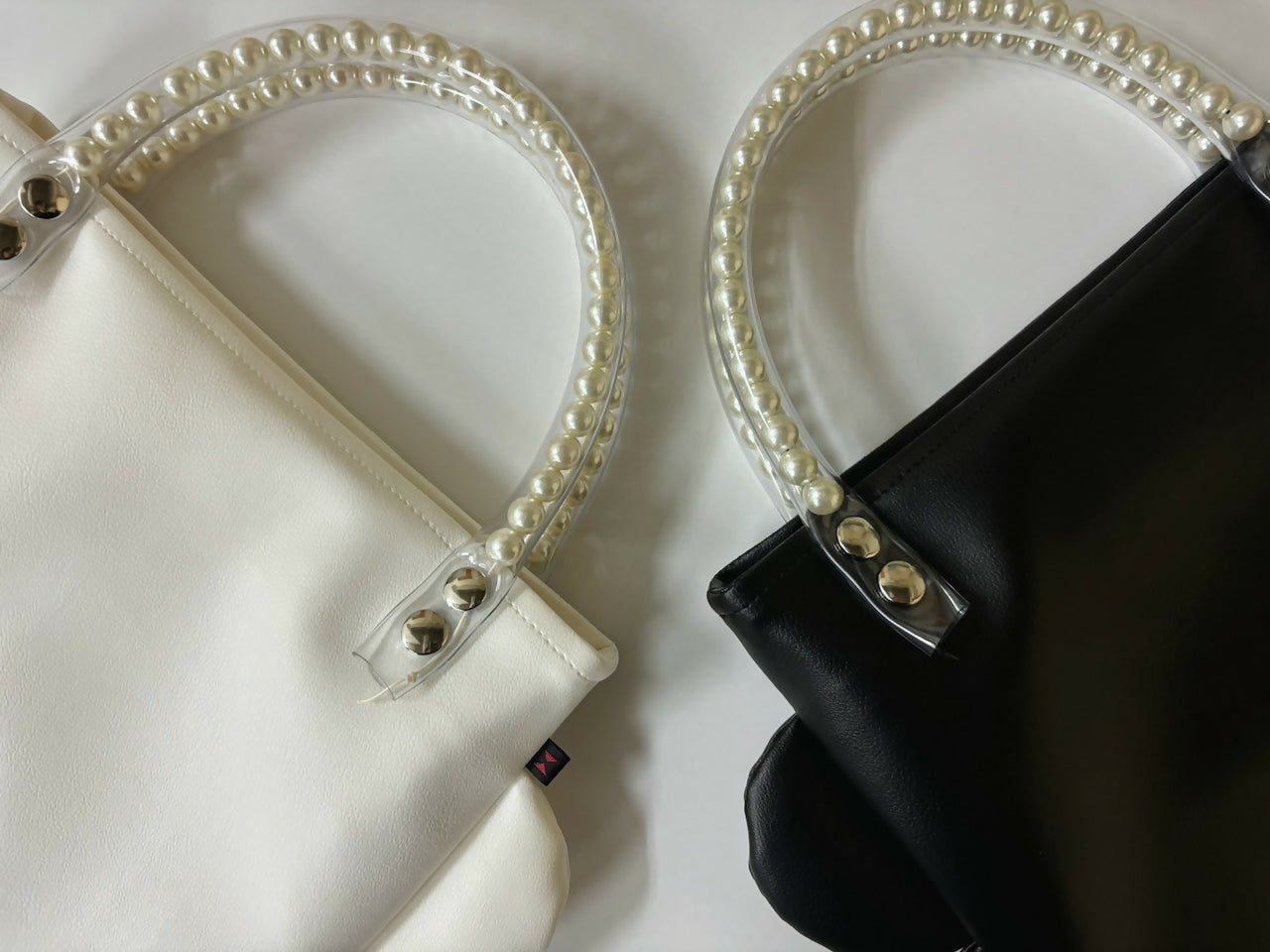 SYNTHETIC LEATHER SCALLOP PEARL HANDLE BAG Keiyamaguchi works