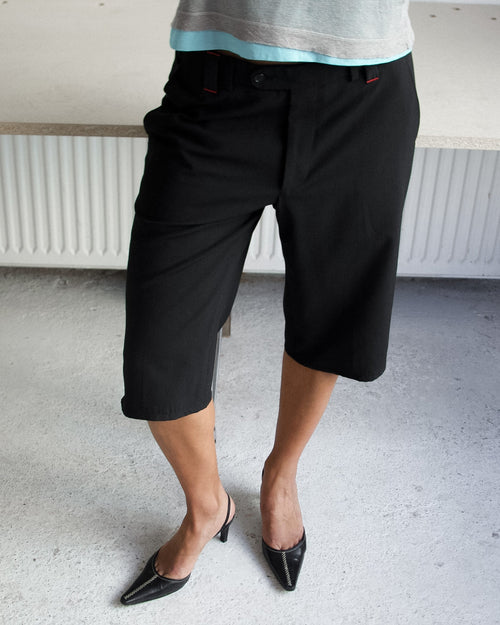 BLACK SLIT CAPRIS Re;incarnated