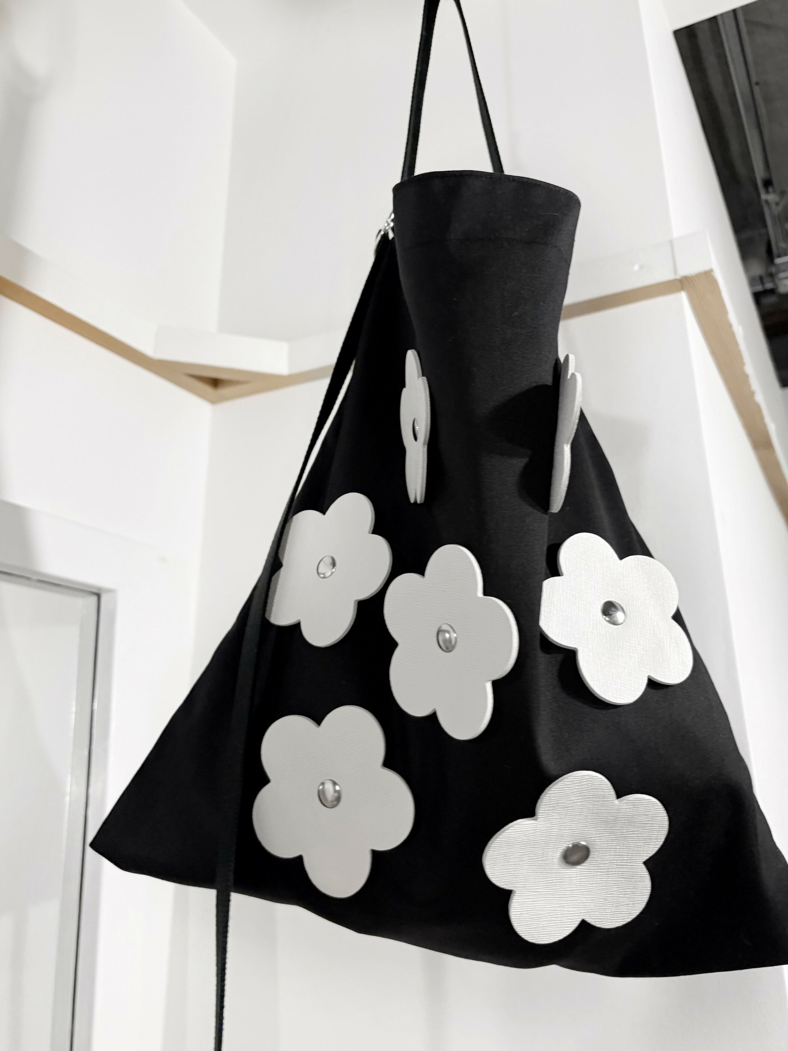 CIRCLE FLOWER MOTIF DECORATION LIGHT BAG Studio Stars