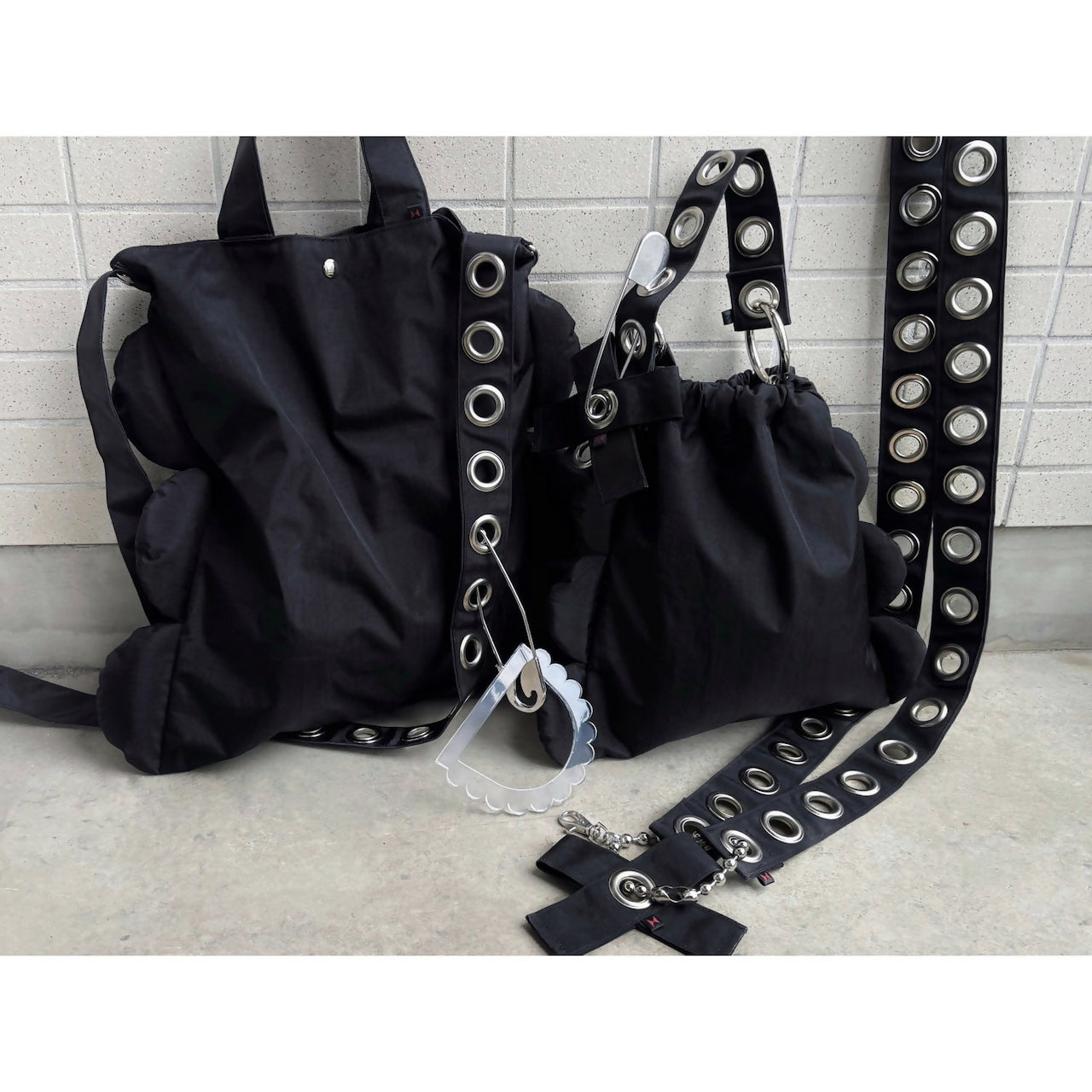 FULL OF HOLES LONG STRAP PADDED SCALLOP TOTE BAG Keiyamaguchi works