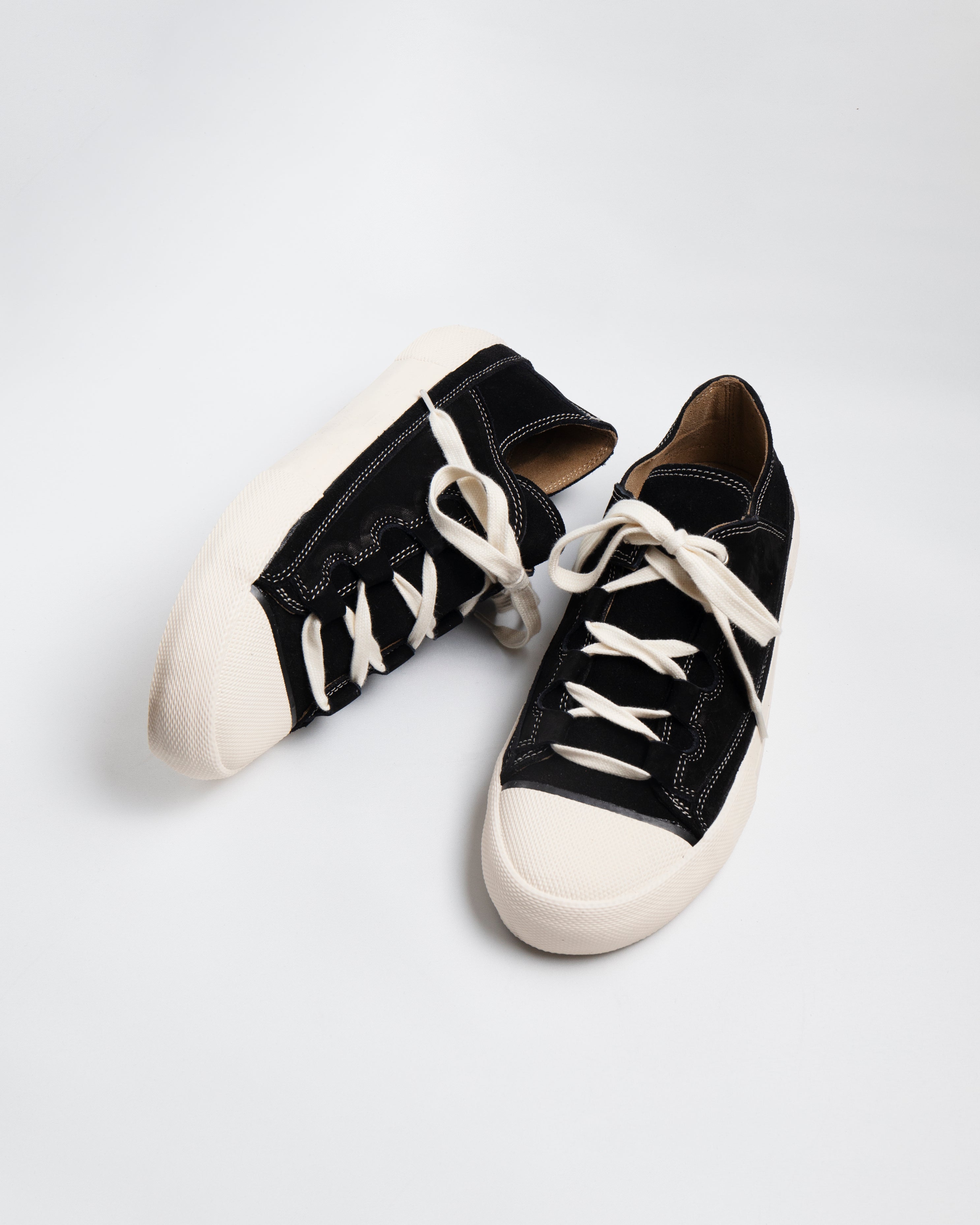 TARMAC - BLACK WOLLOW