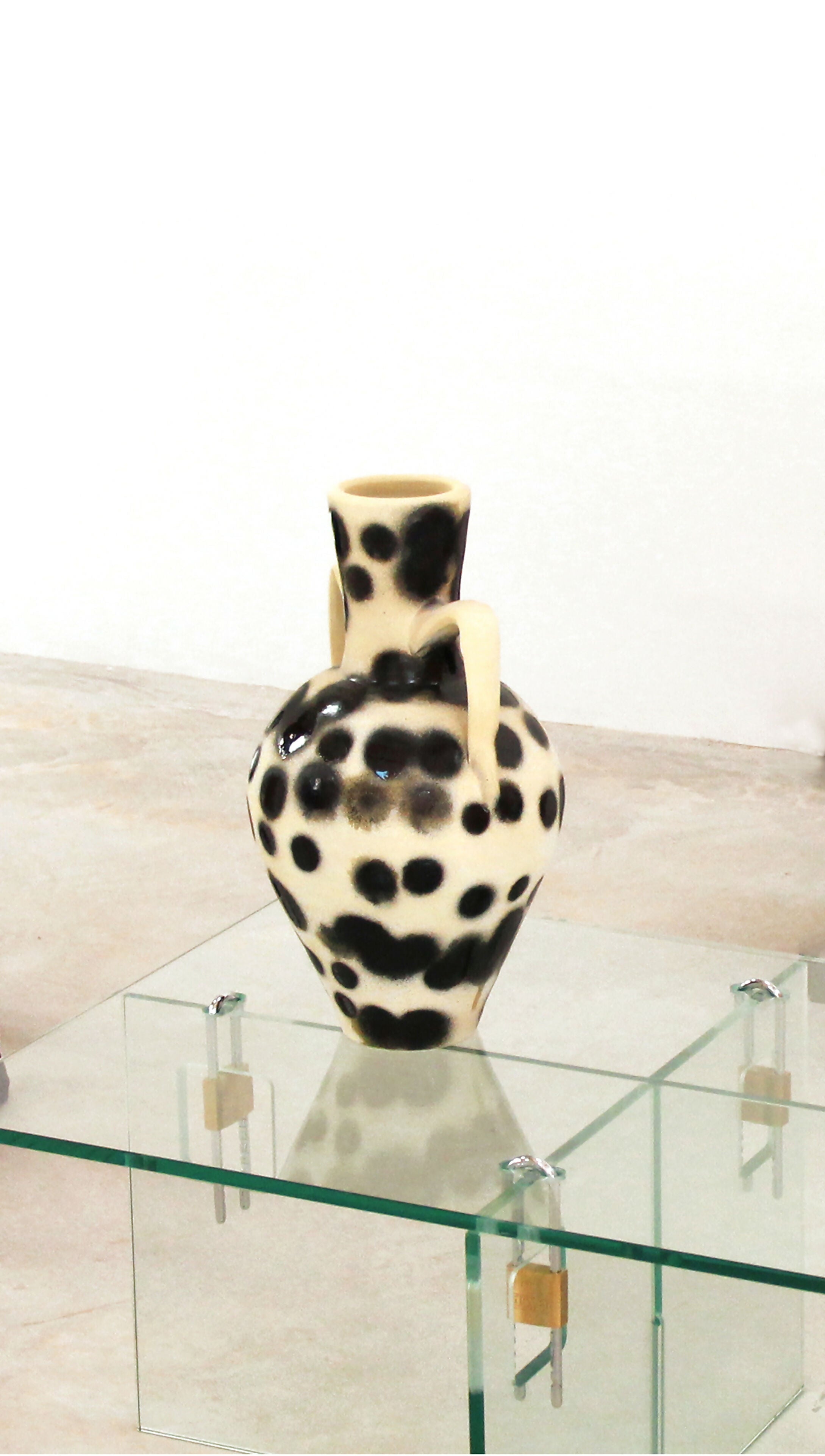 NO EYES AMPHÖRA VASE