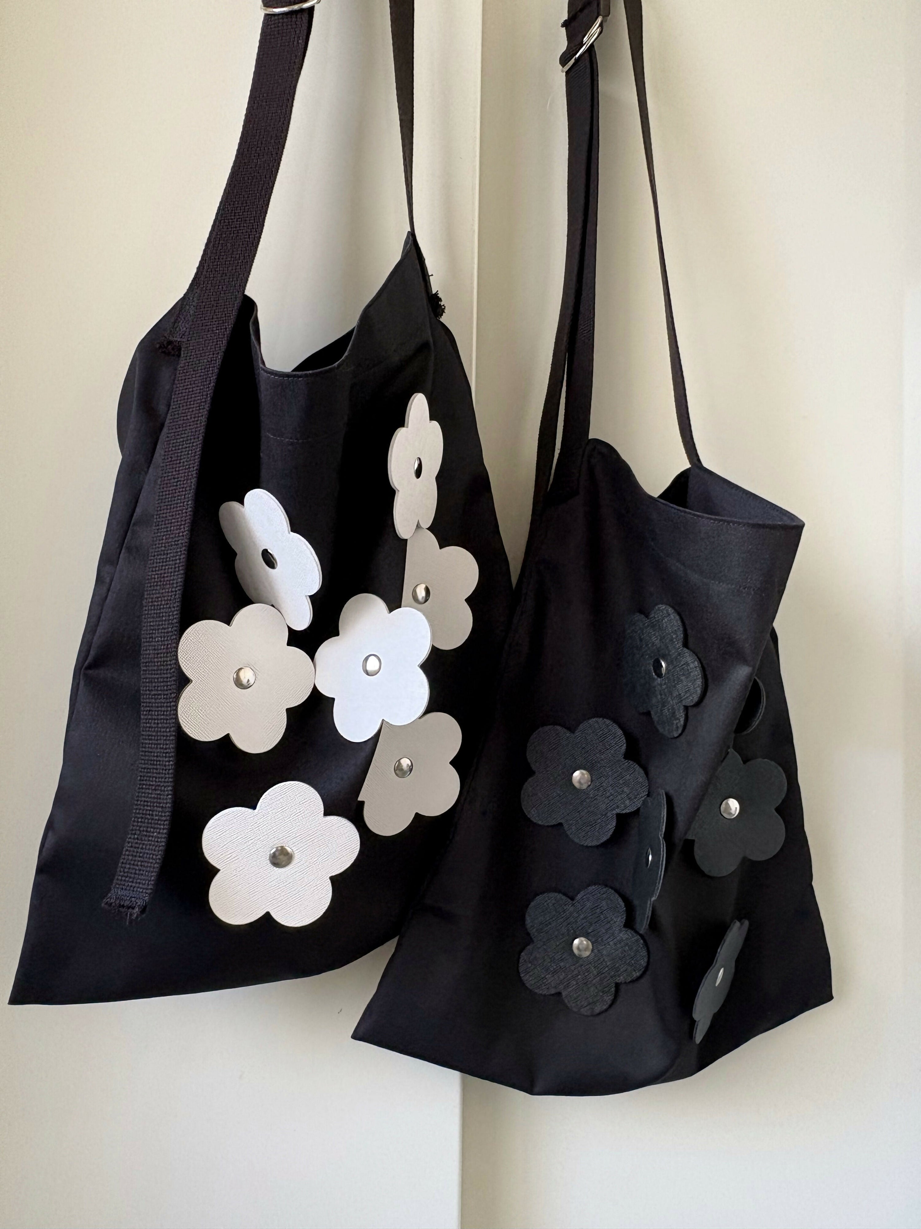 CIRCLE FLOWER MOTIF DECORATION LIGHT BAG Studio Stars