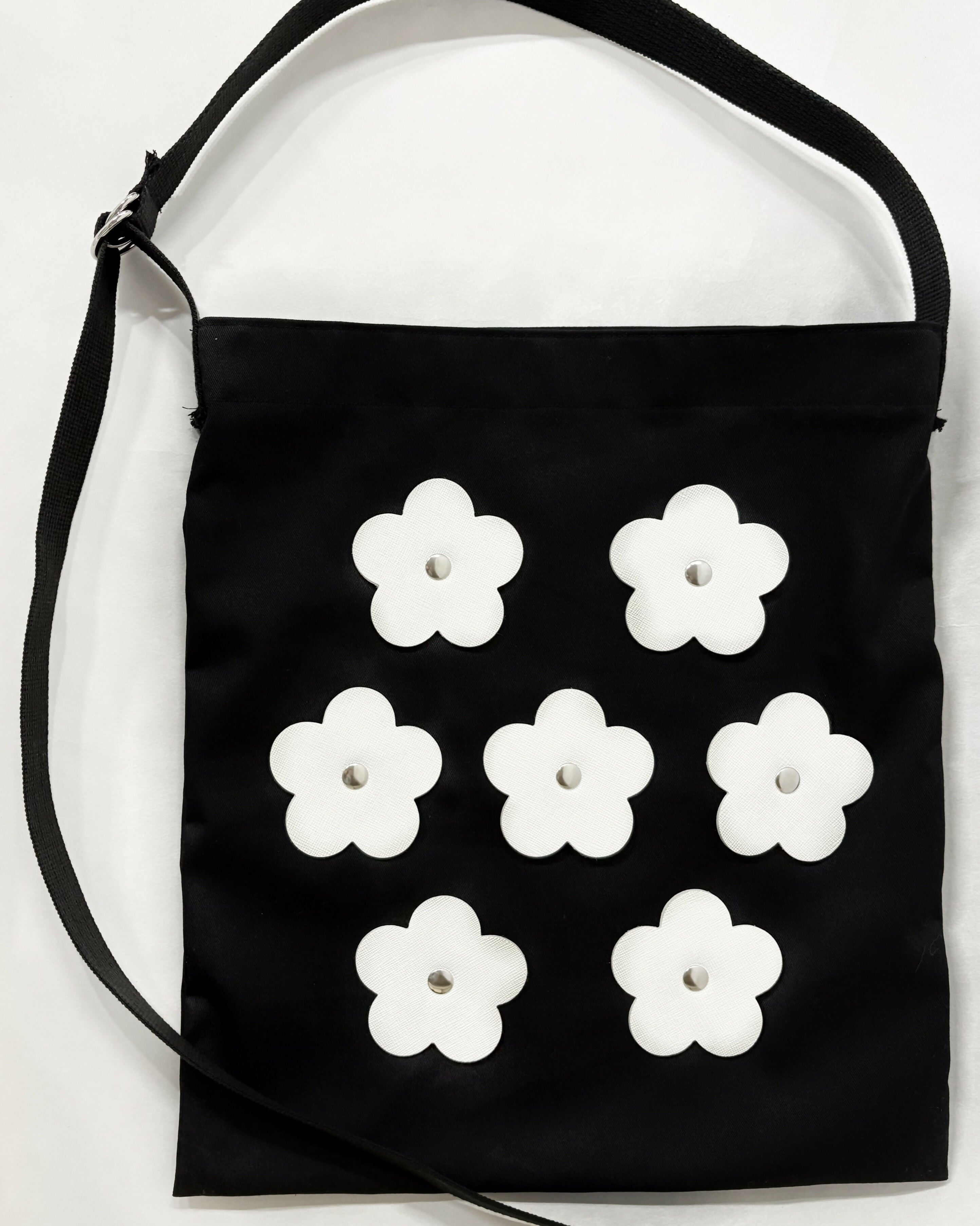 CIRCLE FLOWER MOTIF DECORATION LIGHT BAG Studio Stars