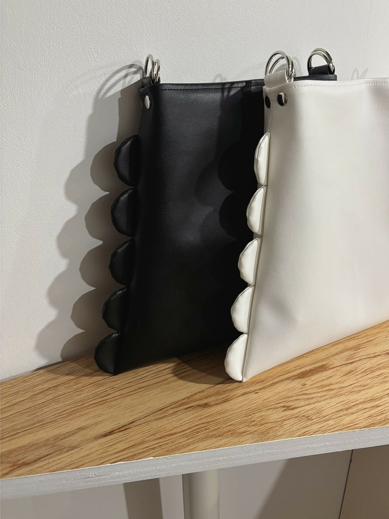 SYNTHETIC LEATHER SCALLOP BAG Keiyamaguchi works