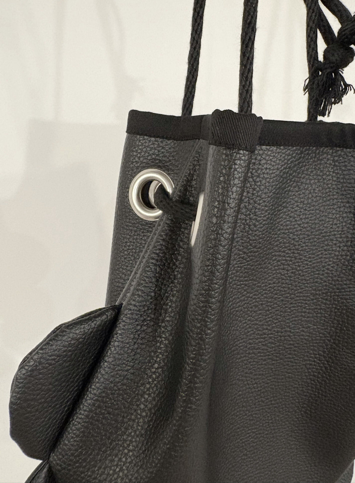 SYNTHETIC LEATHER ALL SCALLOP DRAWSTRING BAG Studio Stars