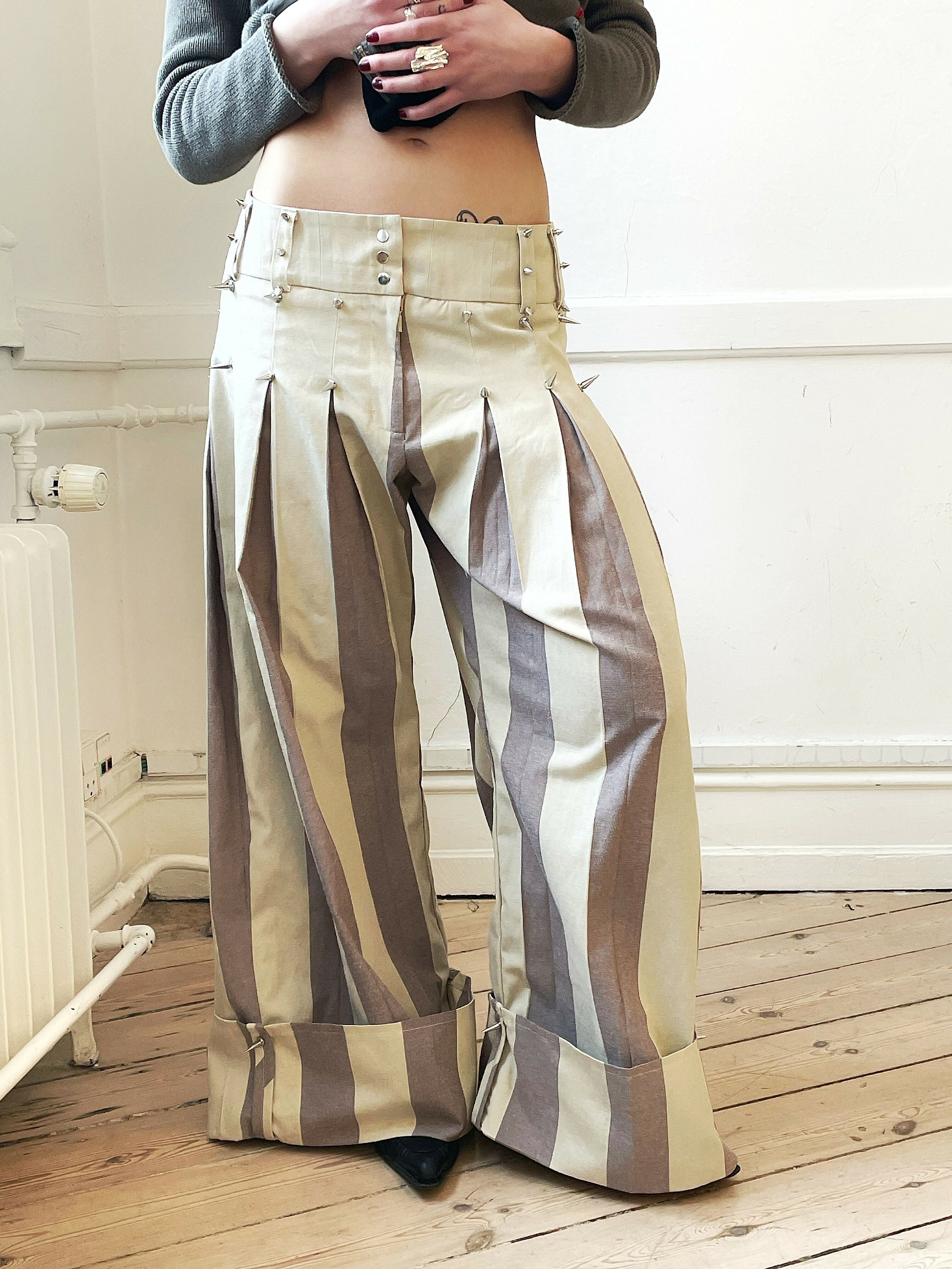 SPIKE PANTS Studio Stars