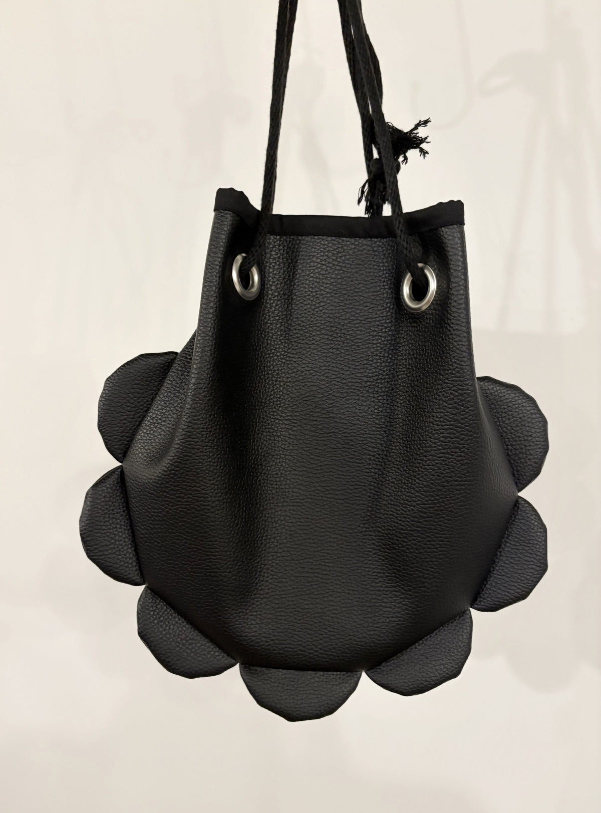 SYNTHETIC LEATHER ALL SCALLOP DRAWSTRING BAG Studio Stars