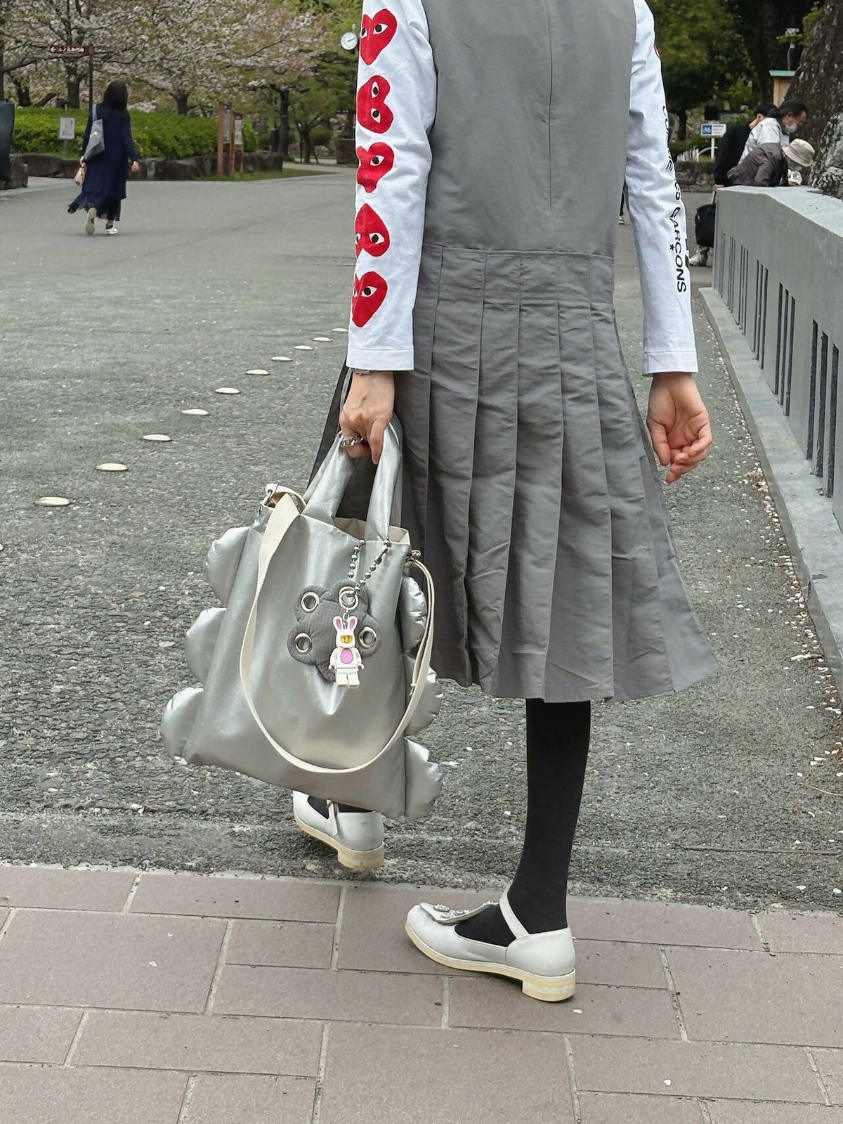 MATT METALLIC ENAMEL SCALLOP TOTE BAG Studio Stars