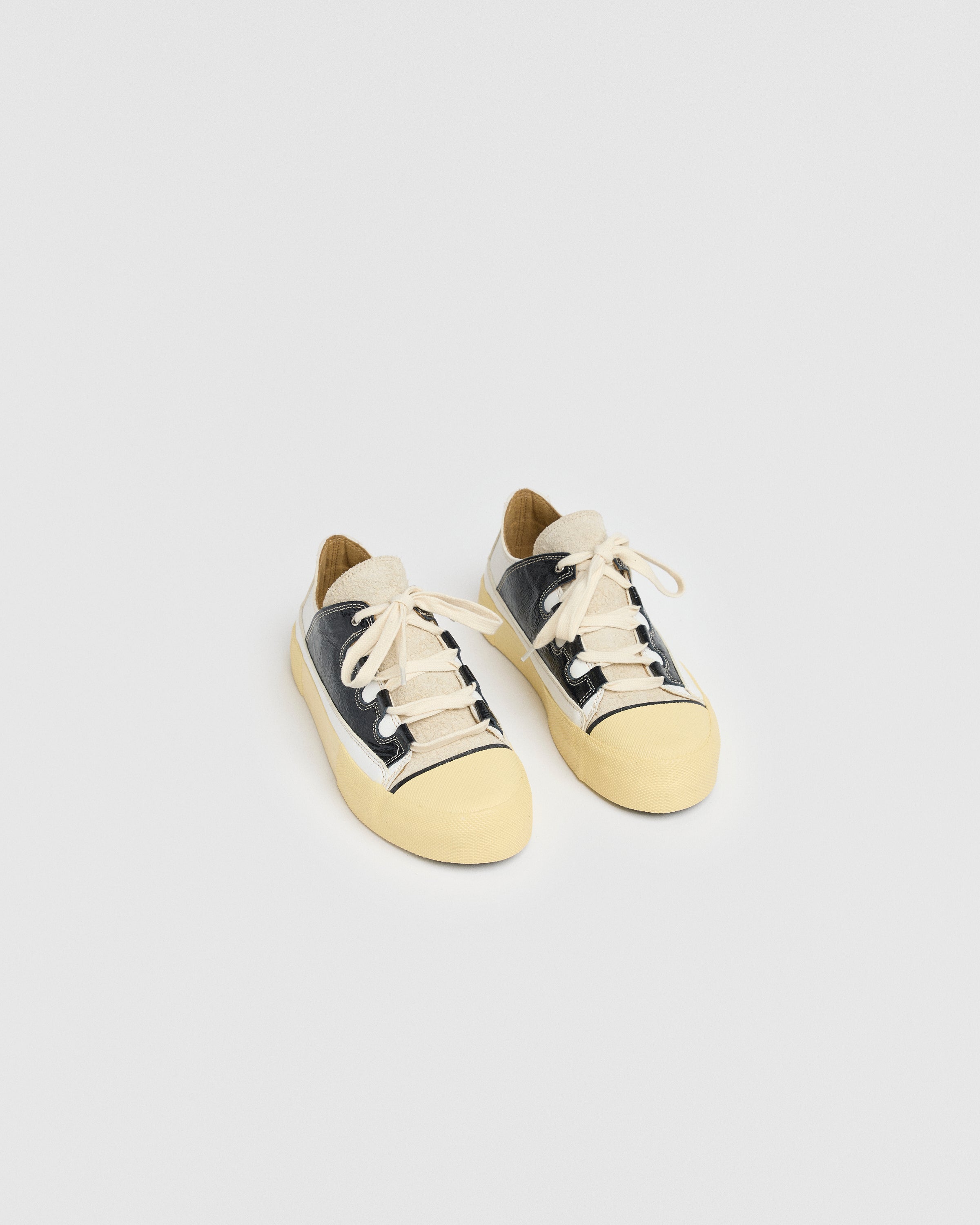 TARMAC PLUS - WHITE BLACK YTS Studio Stars
